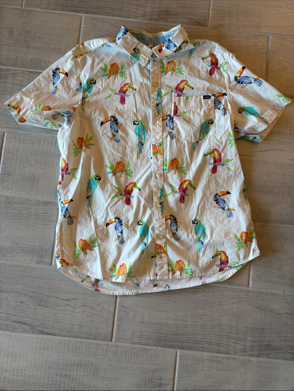 chubbies White Short-Sleeve Button-Up Shirt with Colorful Parrot Print